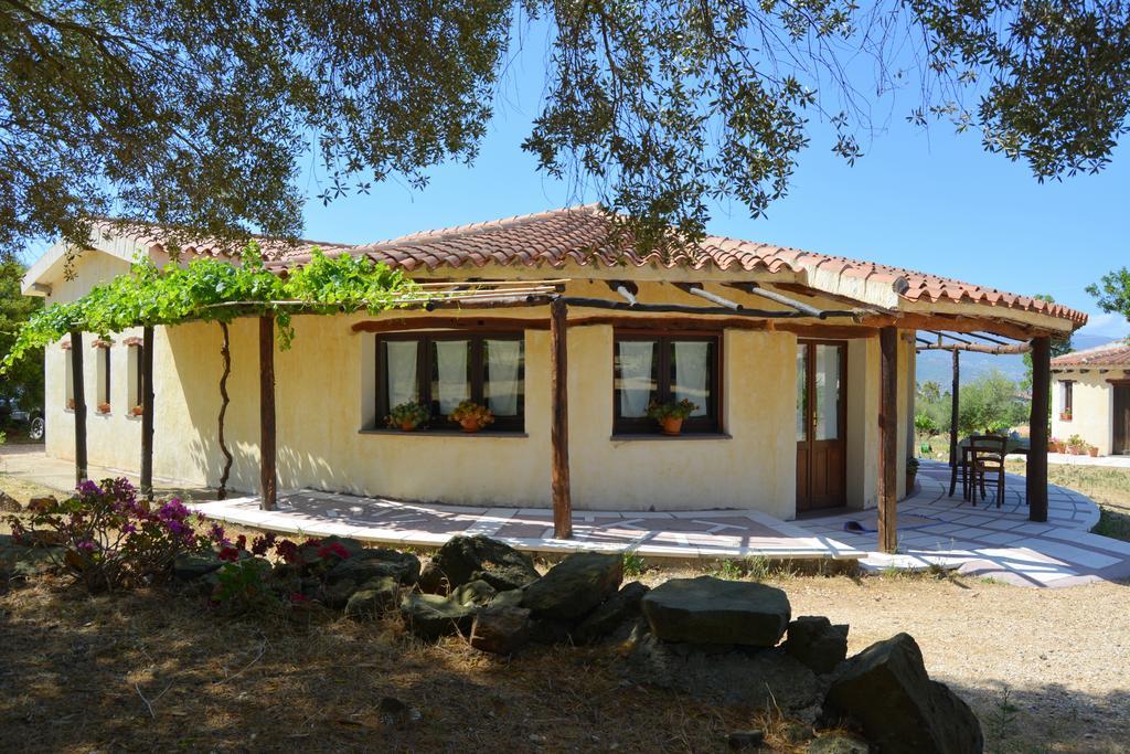 Agriturismo Rubinu Galtelli Luaran gambar